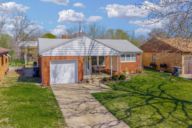 6056 Castle Dr, Wichita, KS 67218