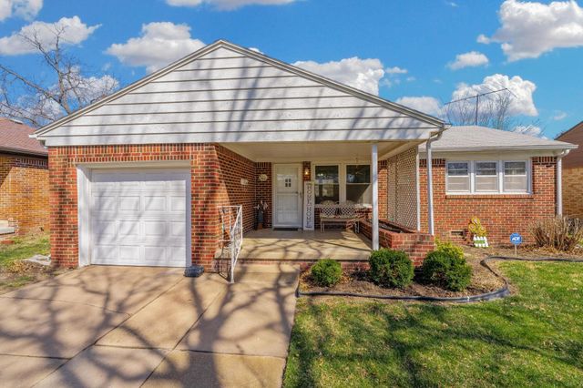 6056 Castle Dr, Wichita, KS 67218