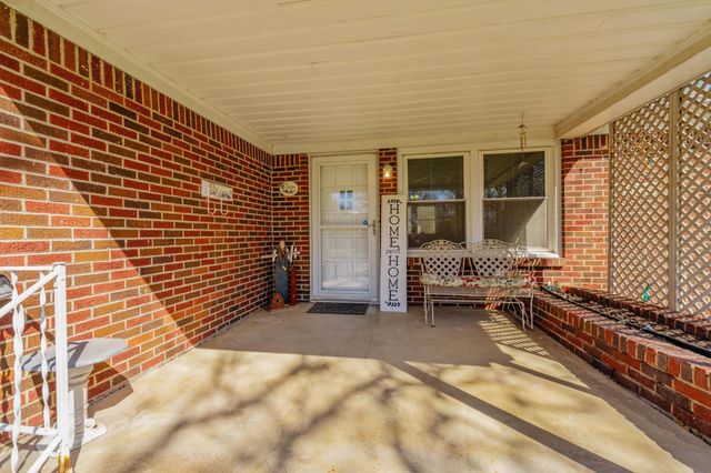 6056 Castle Dr, Wichita, KS 67218