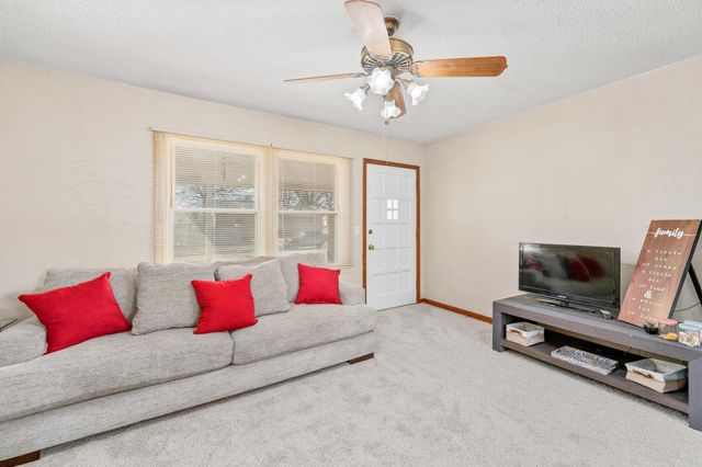 6056 Castle Dr, Wichita, KS 67218