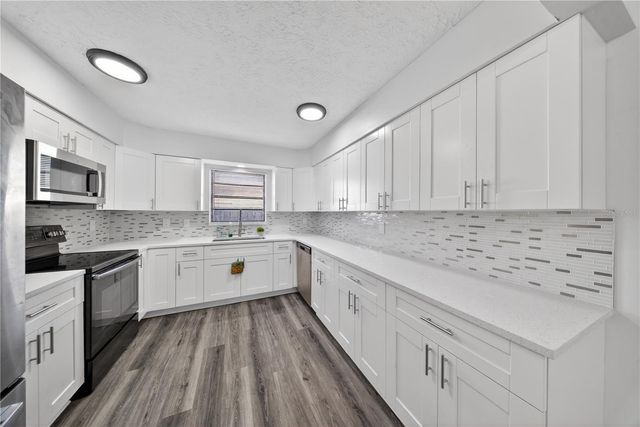214 SE DUVAL AVENUE, Port St Lucie, FL 34983