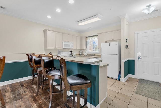 4817 Magnolia Lake Dr Apt 303, Myrtle Beach, SC 29577