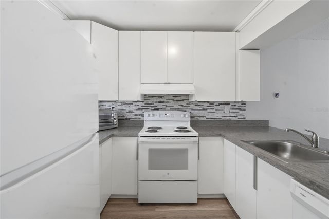 100 E KENTUCKY AVENUE H106, Deland, FL 32724