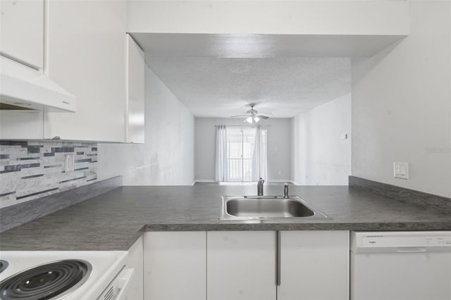 100 E KENTUCKY AVENUE H106, Deland, FL 32724