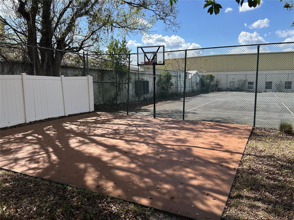 Image 40 of property listing at 100 E KENTUCKY AVENUE H106, Deland, FL 32724