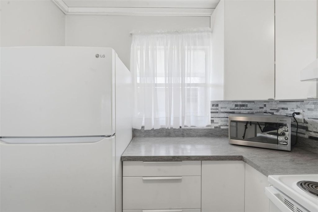 Image 5 of property listing at 100 E KENTUCKY AVENUE H106, Deland, FL 32724