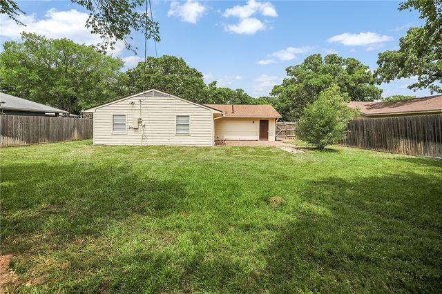 1004 San Saba Drive, College Station, TX 77845