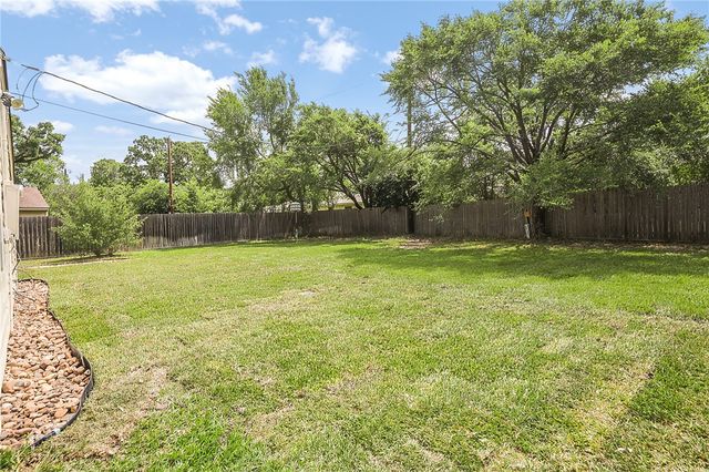 1004 San Saba Drive, College Station, TX 77845
