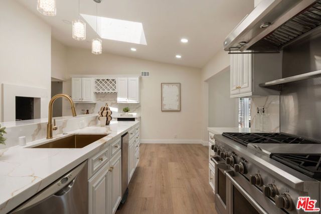 1010 E Leadora Avenue, Glendora, CA 91741