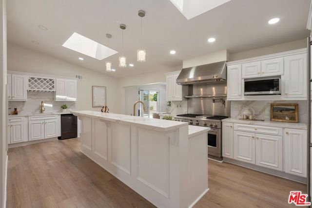 1010 E Leadora Avenue, Glendora, CA 91741