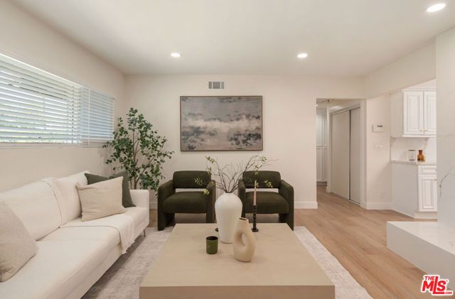 1010 E Leadora Avenue, Glendora, CA 91741