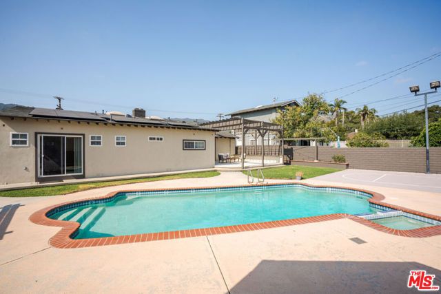 1010 E Leadora Avenue, Glendora, CA 91741