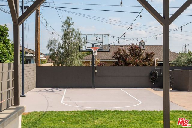 1010 E Leadora Avenue, Glendora, CA 91741