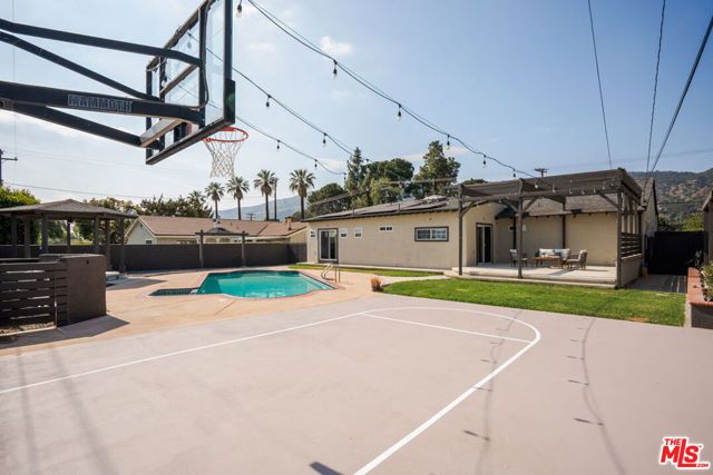 1010 E Leadora Avenue, Glendora, CA 91741