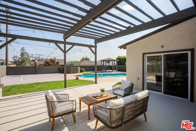 1010 E Leadora Avenue, Glendora, CA 91741