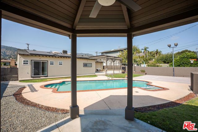 1010 E Leadora Avenue, Glendora, CA 91741
