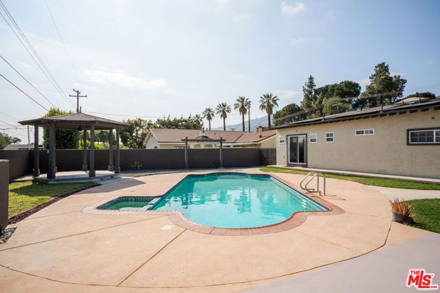 1010 E Leadora Avenue, Glendora, CA 91741