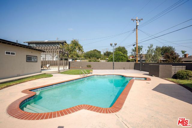 1010 E Leadora Avenue, Glendora, CA 91741