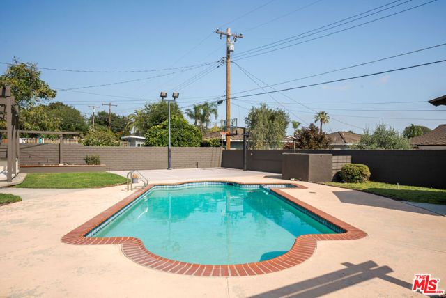 1010 E Leadora Avenue, Glendora, CA 91741