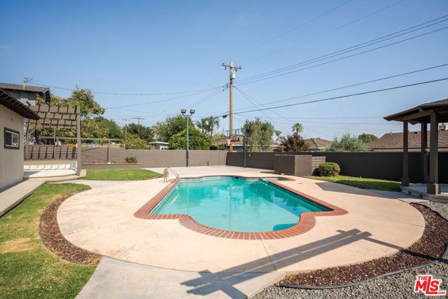 1010 E Leadora Avenue, Glendora, CA 91741