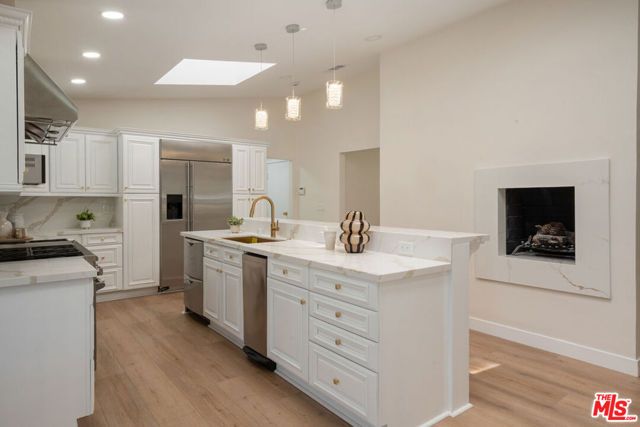 1010 E Leadora Avenue, Glendora, CA 91741