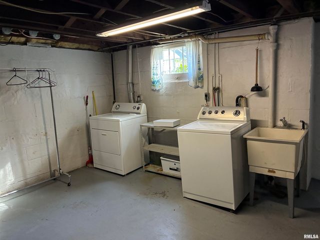 422 45TH Street, Moline, IL 61265