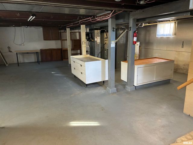 422 45TH Street, Moline, IL 61265