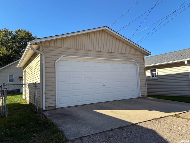 422 45TH Street, Moline, IL 61265