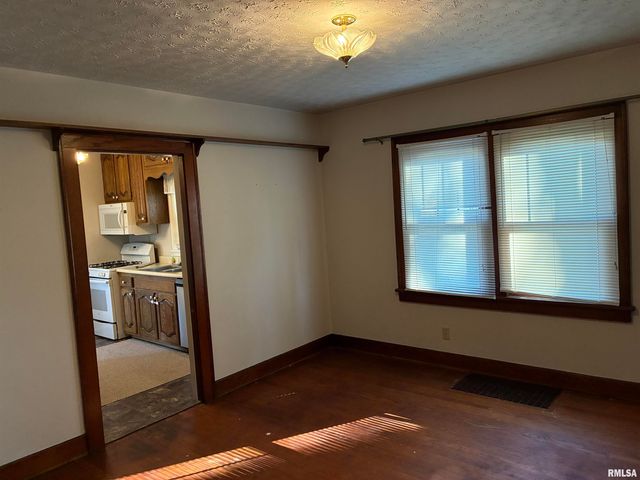 422 45TH Street, Moline, IL 61265