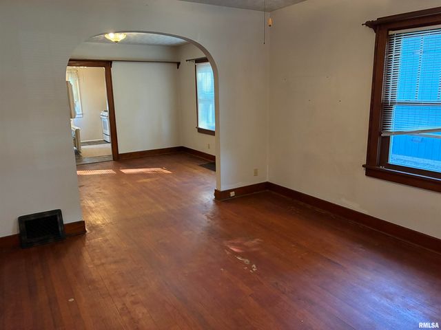 422 45TH Street, Moline, IL 61265