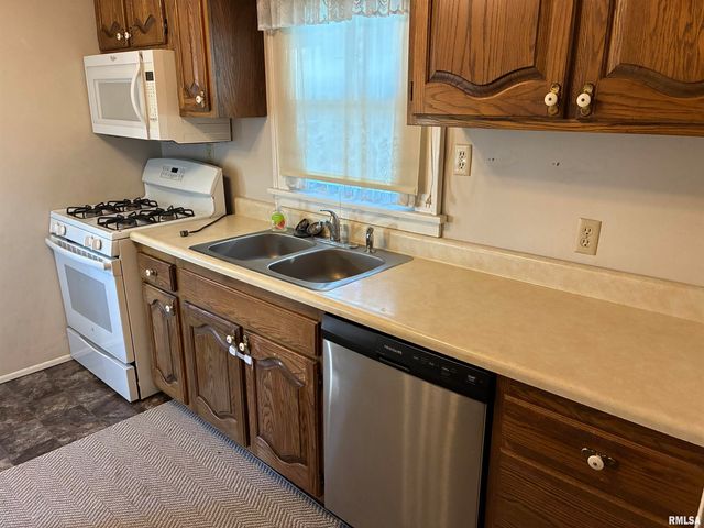 422 45TH Street, Moline, IL 61265