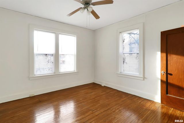 1019 N FARMINGTON Road, Peoria, IL 61606