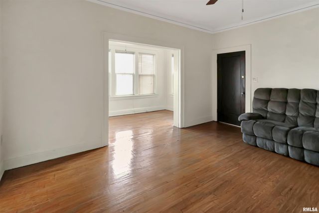 1019 N FARMINGTON Road, Peoria, IL 61606