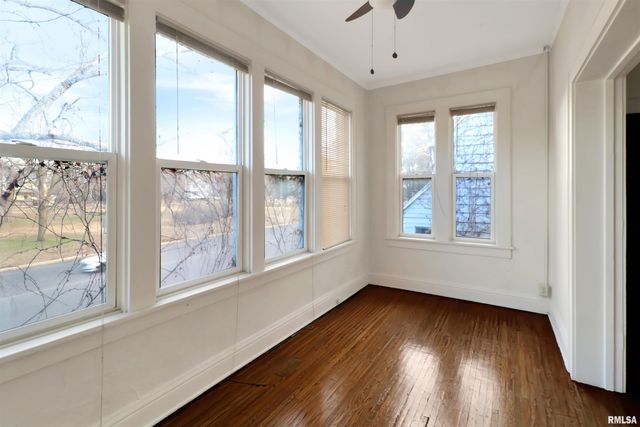 1019 N FARMINGTON Road, Peoria, IL 61606