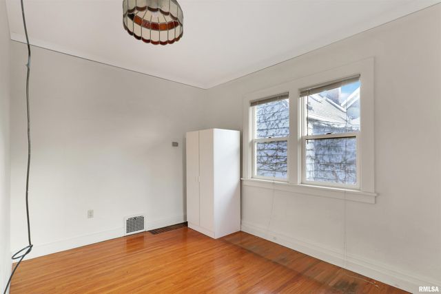 1019 N FARMINGTON Road, Peoria, IL 61606