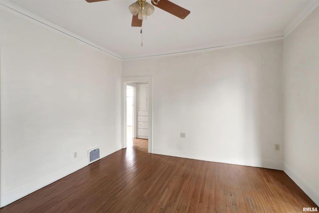 1019 N FARMINGTON Road, Peoria, IL 61606