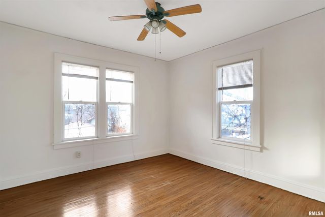 1019 N FARMINGTON Road, Peoria, IL 61606