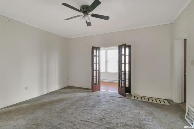 1019 N FARMINGTON Road, Peoria, IL 61606