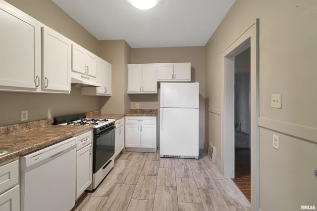 1019 N FARMINGTON Road, Peoria, IL 61606