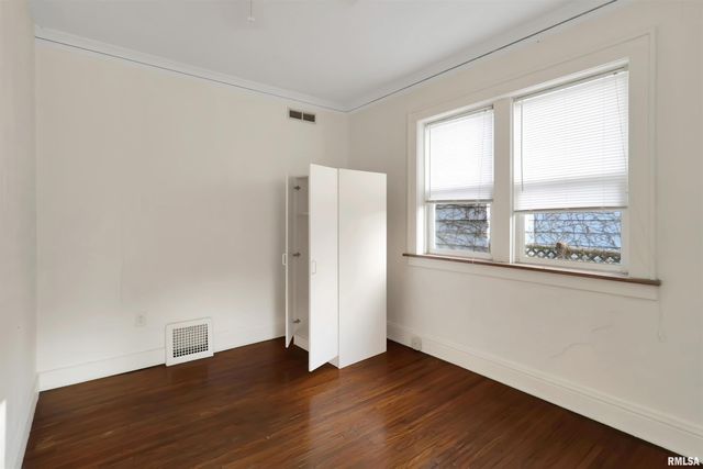 1019 N FARMINGTON Road, Peoria, IL 61606