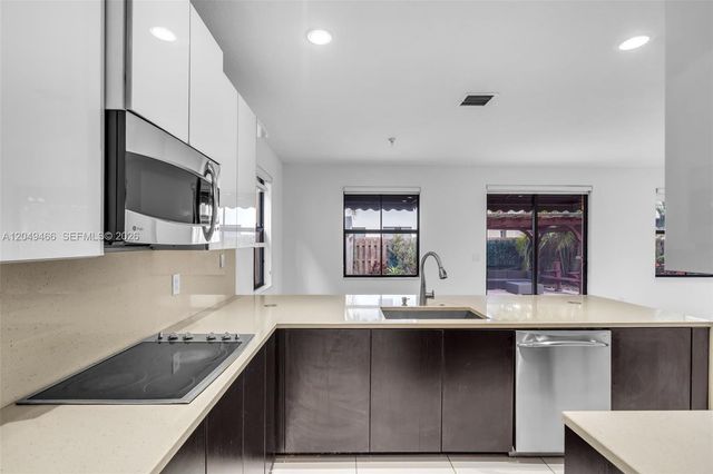 8850 NW 99th Path, Doral, FL 33178