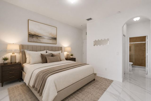 8850 NW 99th Path, Doral, FL 33178