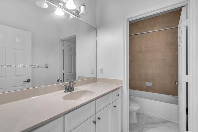 8850 NW 99th Path, Doral, FL 33178