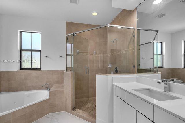 8850 NW 99th Path, Doral, FL 33178