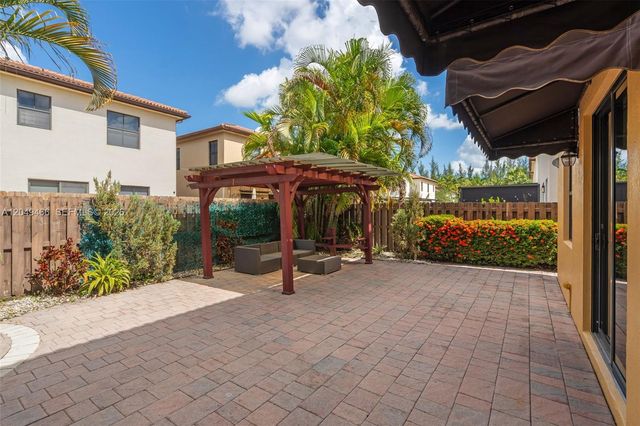 8850 NW 99th Path, Doral, FL 33178