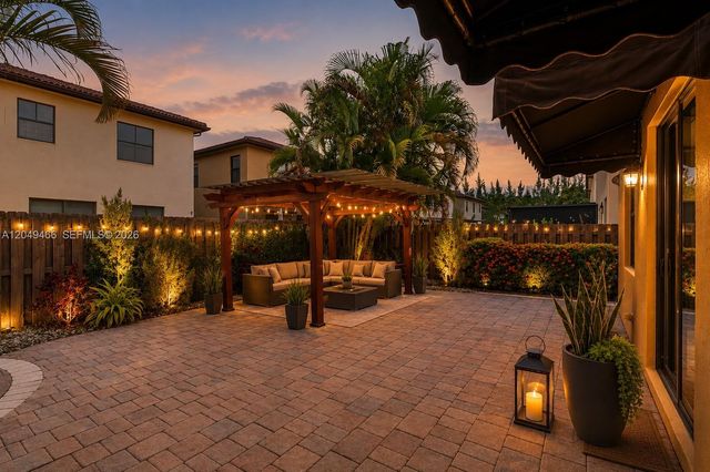 8850 NW 99th Path, Doral, FL 33178