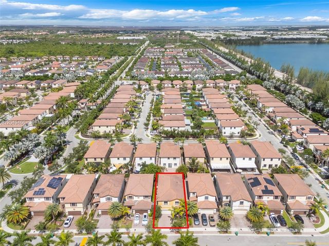 8850 NW 99th Path, Doral, FL 33178