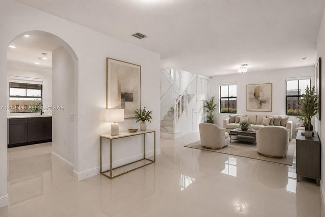 8850 NW 99th Path, Doral, FL 33178
