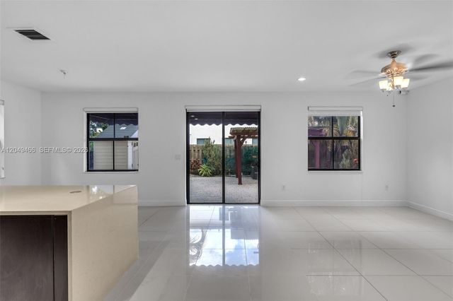 8850 NW 99th Path, Doral, FL 33178