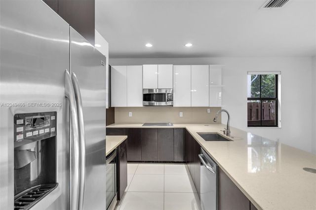 8850 NW 99th Path, Doral, FL 33178